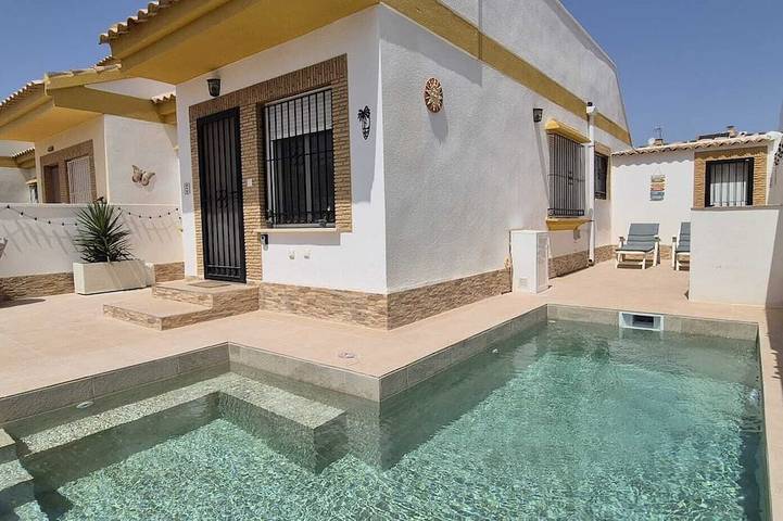 Villa for 4 people, with pool - 1