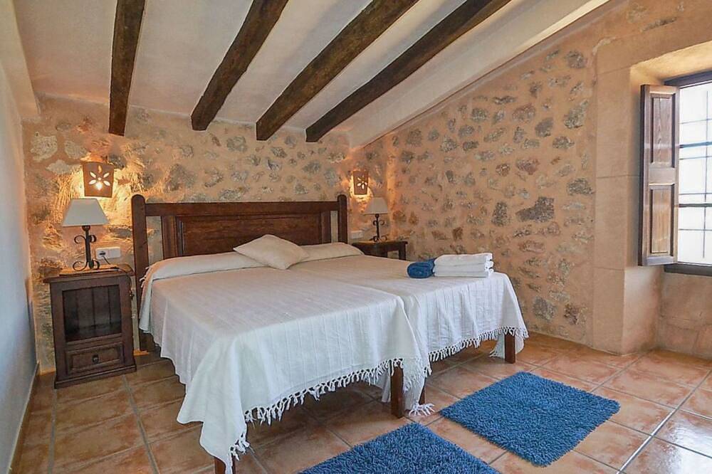 Albadallet in Vilafranca de Bonany, Majorca Center