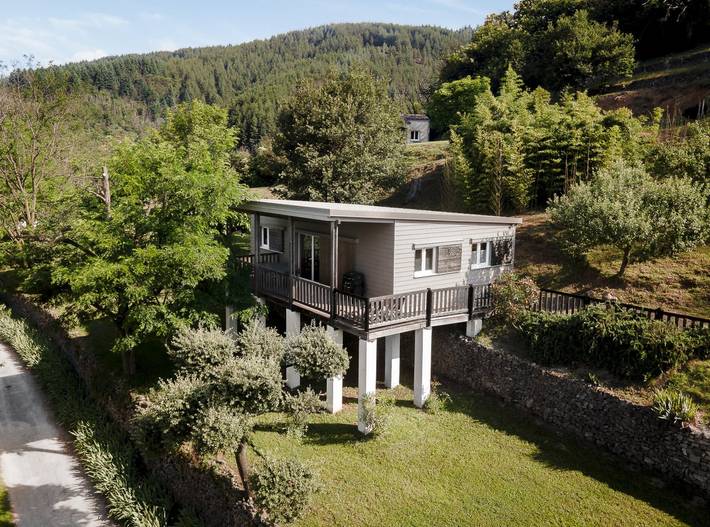 Gîte pour 6 personnes, avec jardin ainsi que piscine et terrasse, animaux acceptés