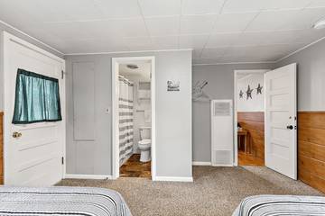 Log Cabin for 2 Guests in Mount Rushmore, South Dakota, Picture 2