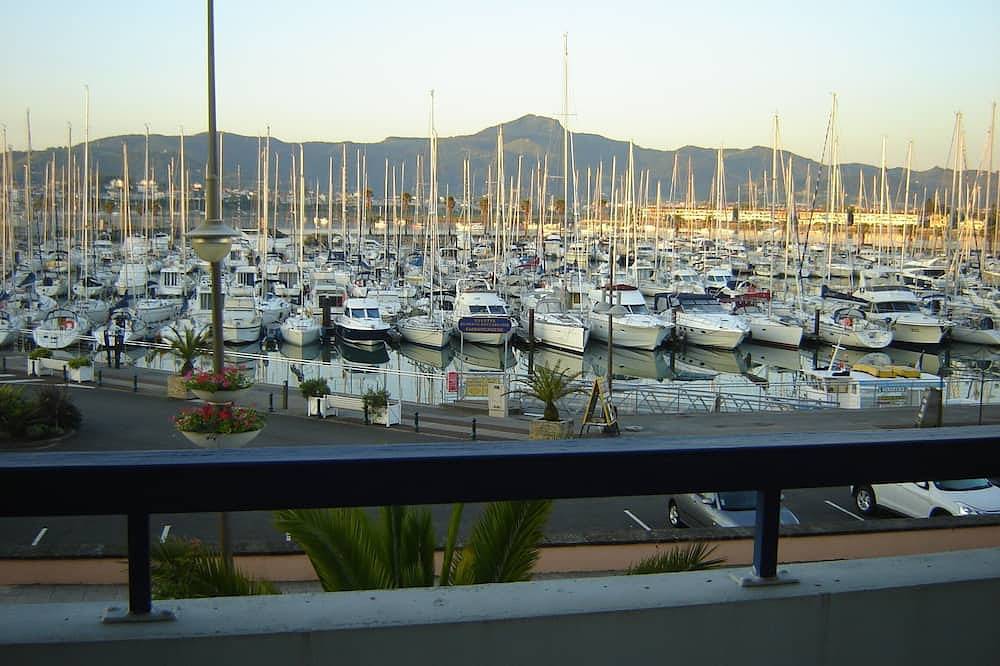 Entire apartment, T2 Magnificent Port View, Parking, Beach 100m, Swimming Pool, Wifi, Thalasso 50m in Hendaye, Bayonne region