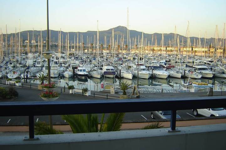 Appartement de vacances pour 4 personnes, avec piscine et balcon, animaux acceptés