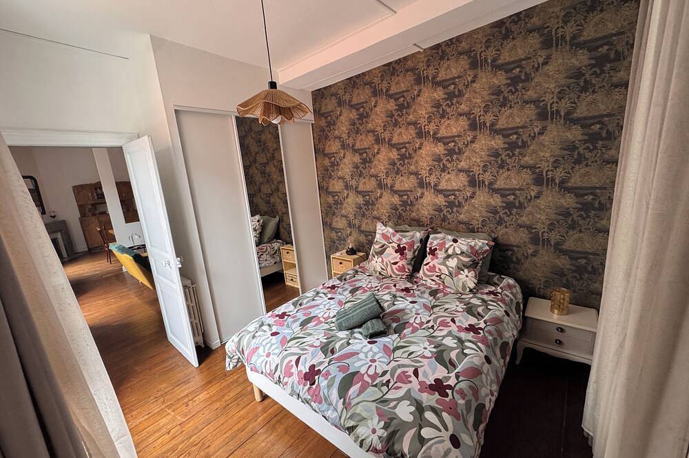Appartement entier, Magnifique appartement plein cœur de Pau avec patio et garage privé in Pau, Béarn