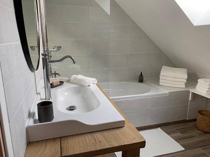 Location de vacances pour 6 personnes, avec piscine et jardin à Fléré-la-Rivière - 2