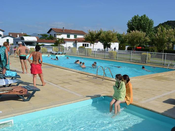 Camping pour 4 personnes, avec Bassin pour enfant
