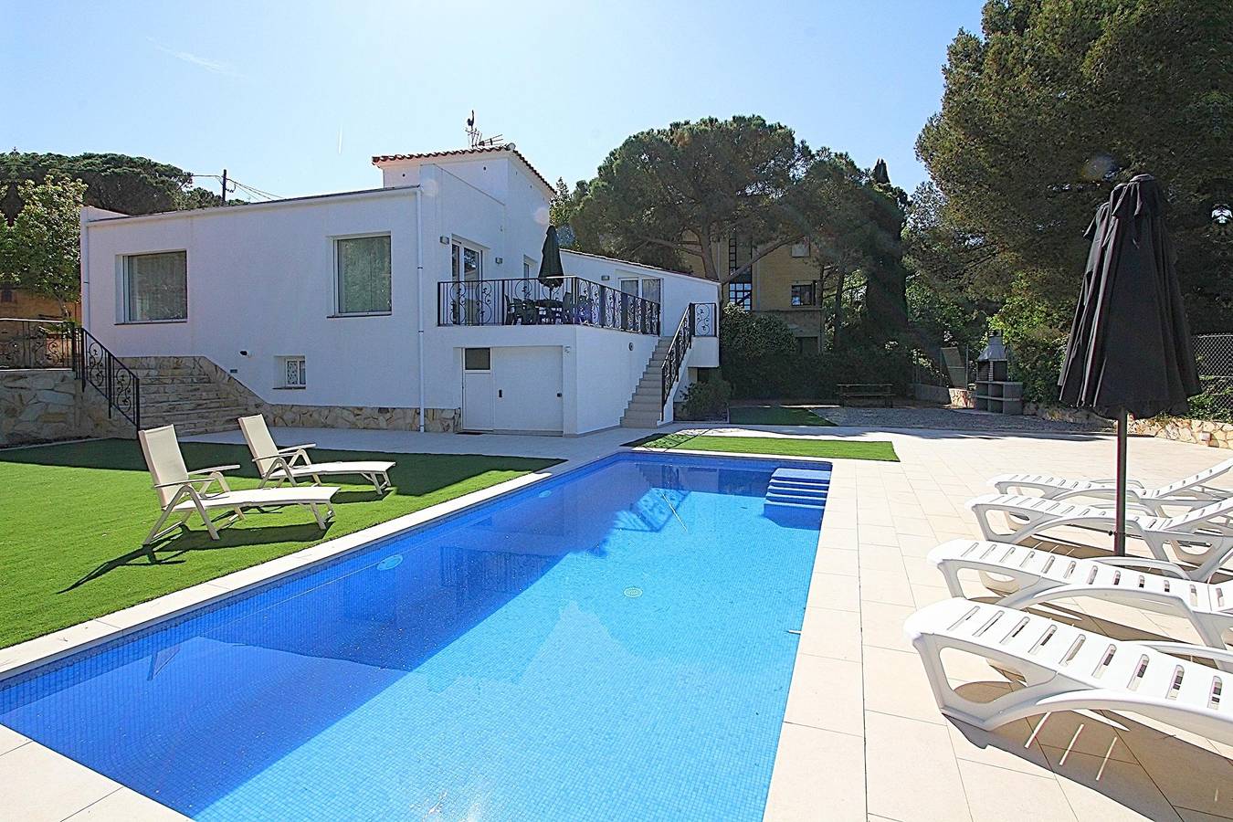 Villa Green House, capacità 8 persone, aria condizionata, piscina privata e area barbecue in Lloret de Mar, Costa Brava
