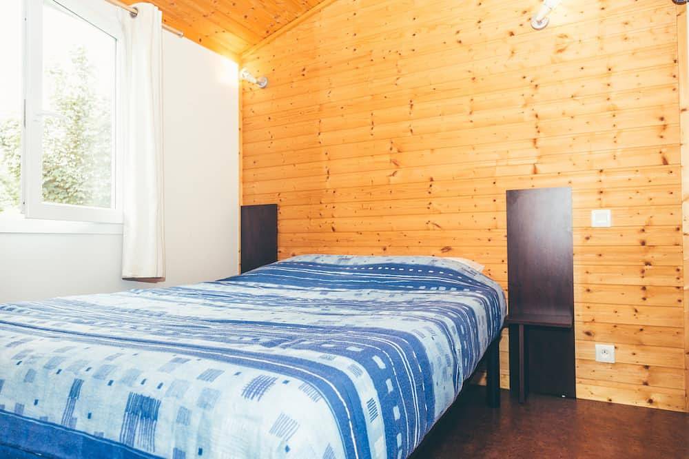 Chalet tous équipé max 6 personnes - Piscine de Saison in Beynat, Région de Brive-la-Gaillarde