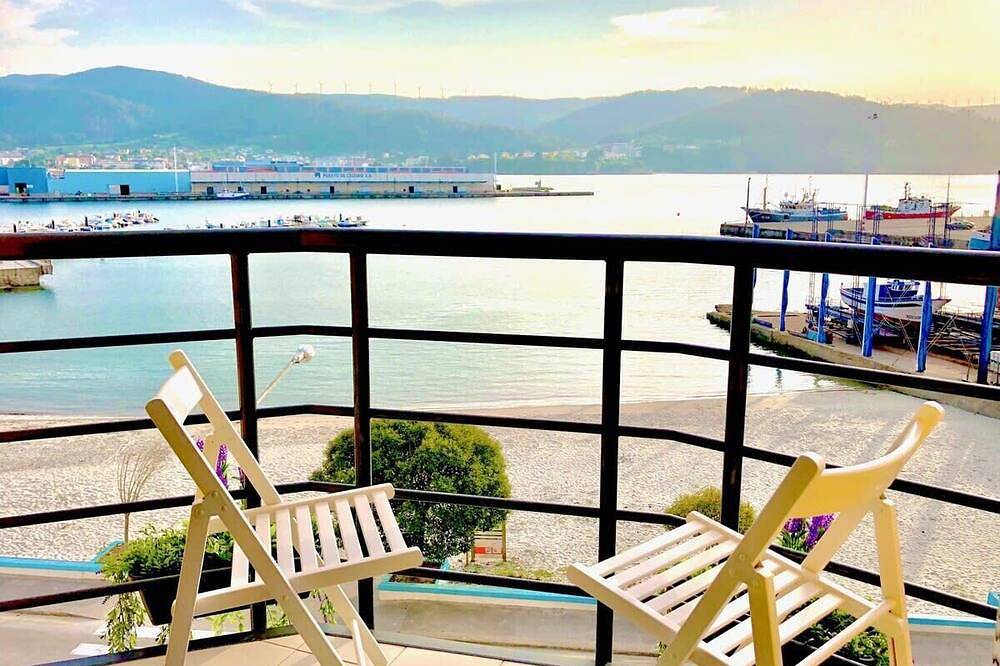 Entire apartment, The Cliffs - Sunset Village Beach 1C in Viveiro, Galician Coast