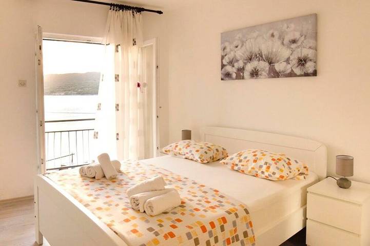 Ganze Wohnung, 1-Zimmer-Ferienwohnung am Strand Vis in Vis Stadt, Vis (Dalmatien)