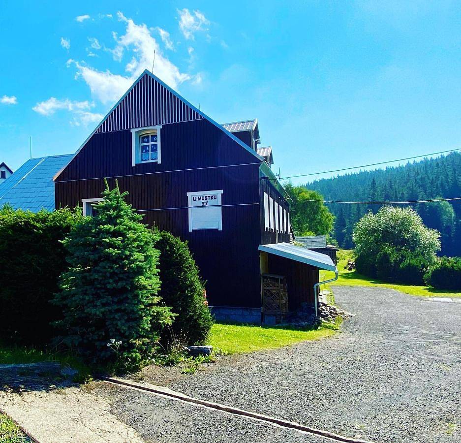 Six-Bedroom House in Abertamy, Karlsbad Regio
