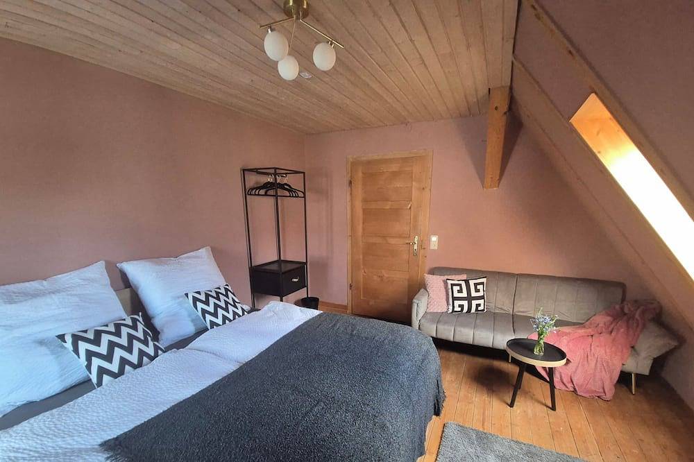 Maison Fuchs - Fantastisches Bauernhaus und Blumengarten, Wifi und Bbq in Sonnenbühl, Albsteig Etappe 11