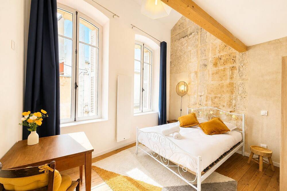 Entire apartment, Urban cocoon with private terrace in the heart of in Angoulême, Charente