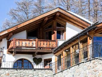 Villa for 18 Guests in La Punt-Chamues-ch, Grisons, Picture 2