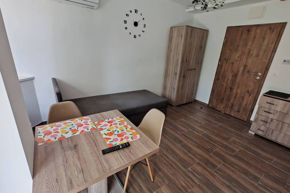 Ganze Wohnung, Charmantes, modern eingerichtetes Studio in einer ruhigen Gegend von Kecskemét in Ketschkemet, Kecskeméti járás