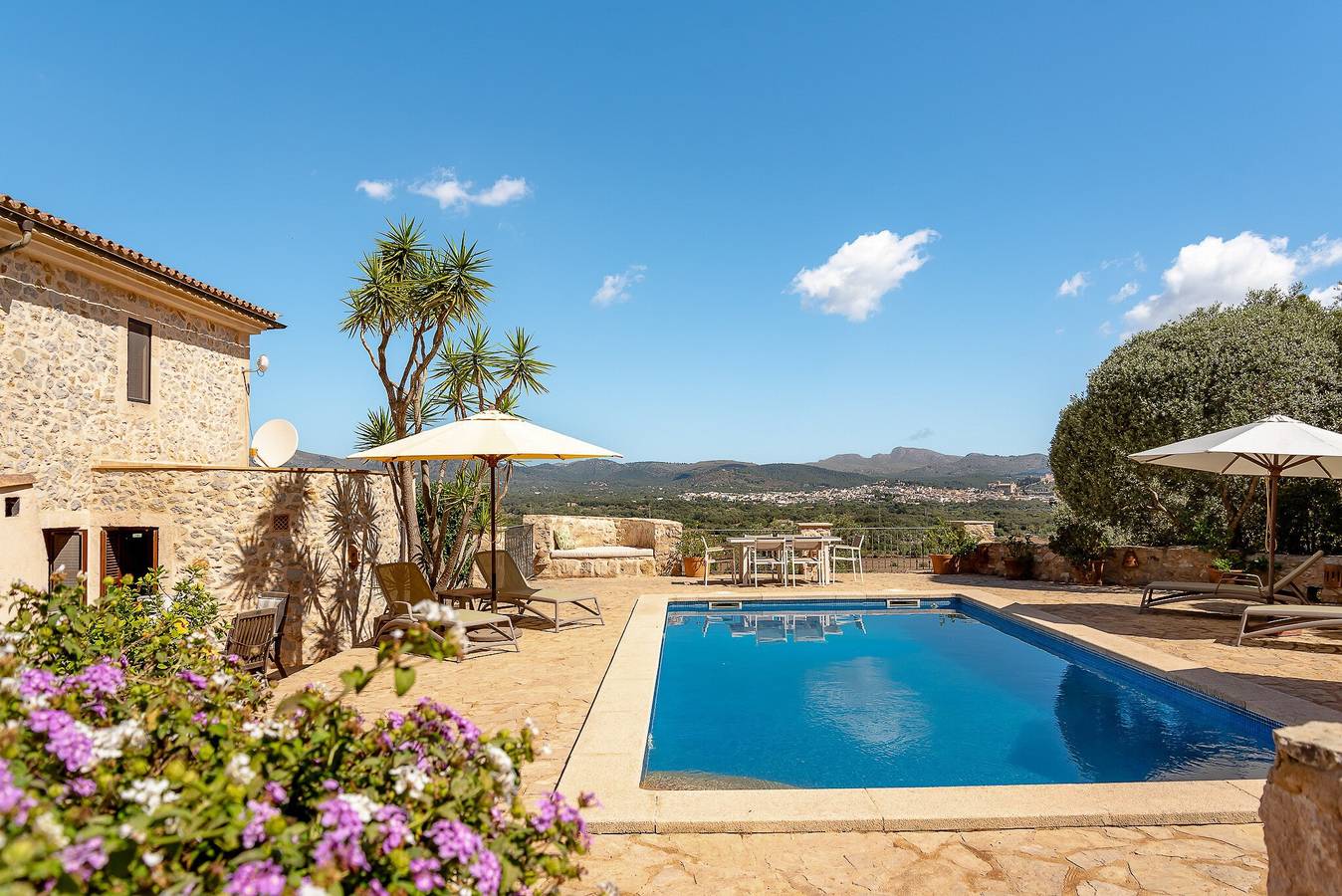 Finca 'Estrella' mit Bergblick, privatem Pool und Wi-Fi in Artà, Mallorca Osten