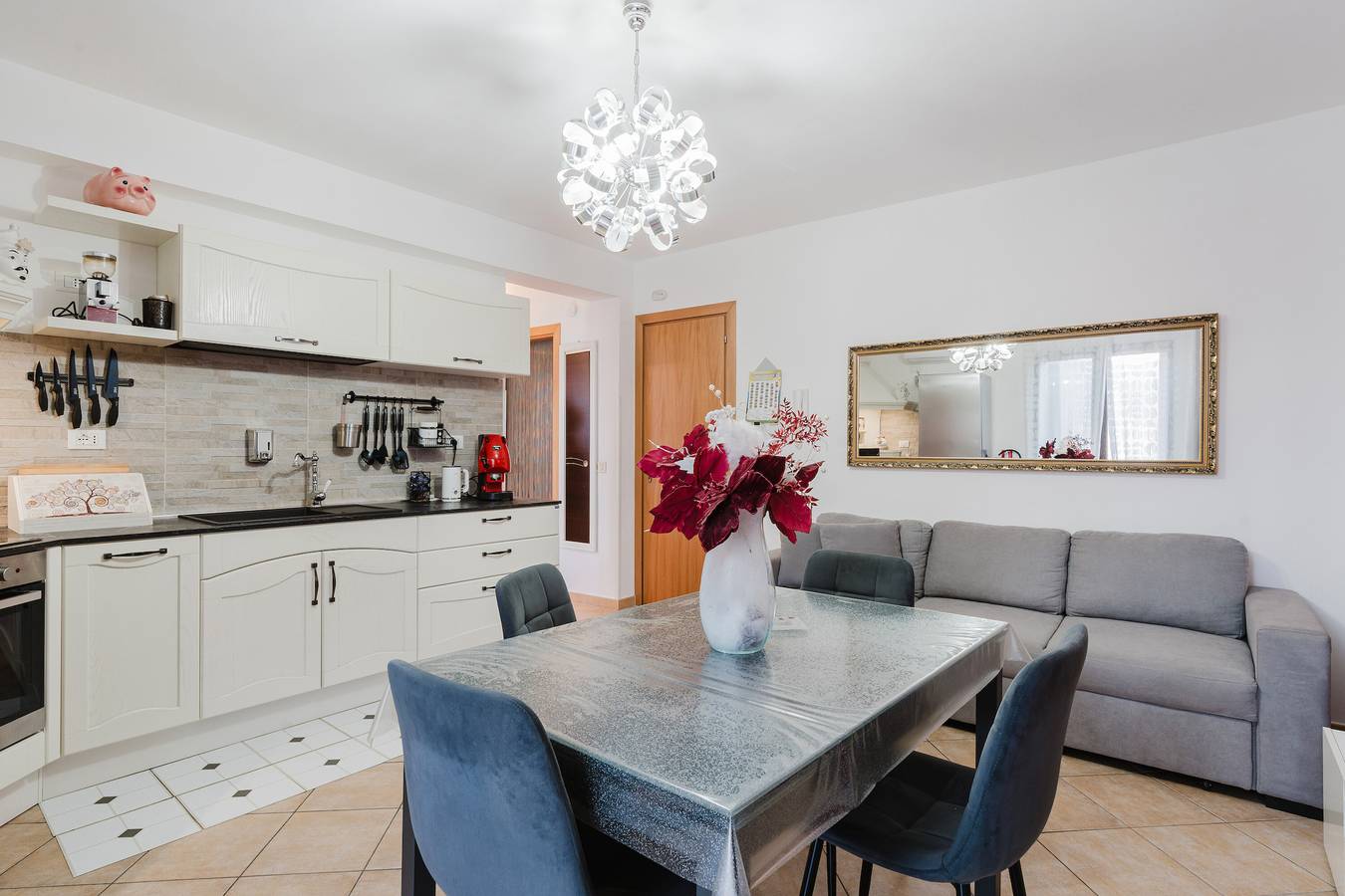 Appartement entier, Casa Luna avec Terrasse Privée, Wi-Fi et Climatisation in Balestrate, Province de Palerme