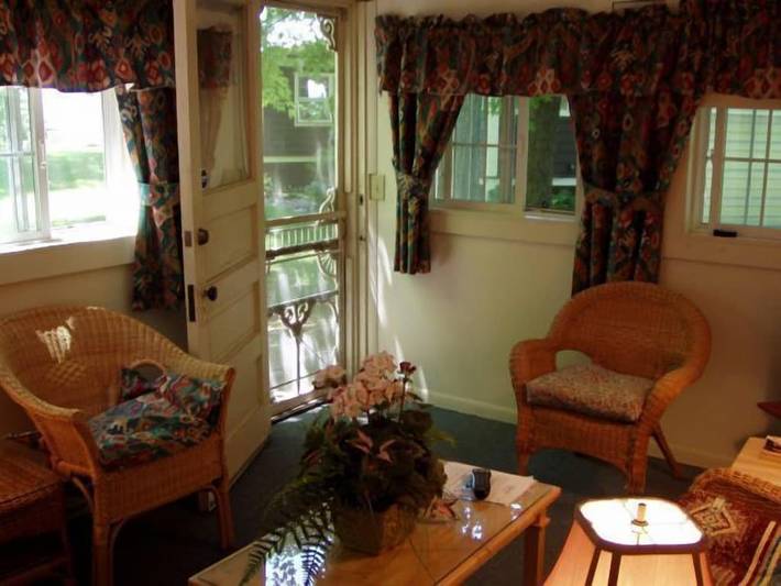 Vacation rental for 9 people, with hot tub and yard in Torch Lake