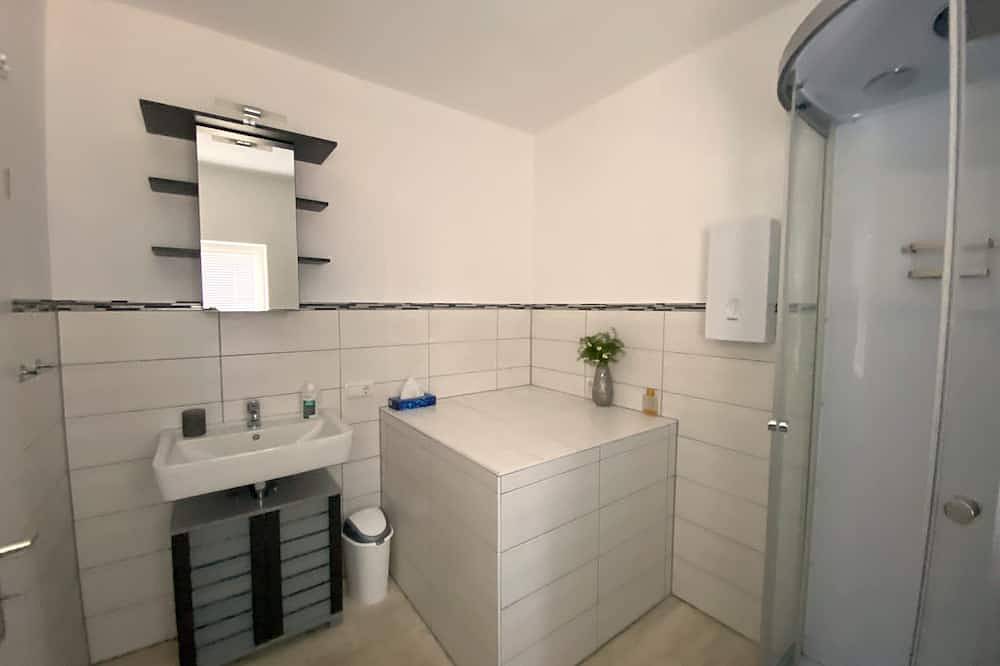 Ganze Wohnung, Gemütliche Ferienwohnung mit zwei Schlafzimmern an der sonnigen Untermosel in Burg Eltz, Burgen (Mosel)