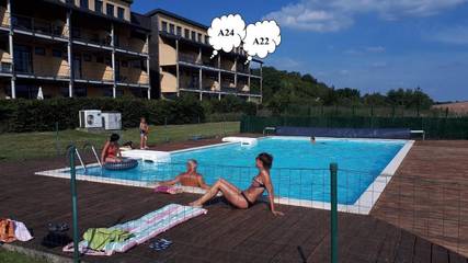 Gîte pour 4 personnes, avec vue sur le lac et piscine ainsi que vue et jardin, animaux acceptés à Froidchapelle