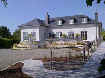 Gîte pour 18 personnes, avec terrasse et piscine ainsi que jardin et sauna dans Ardennes (Belgique)