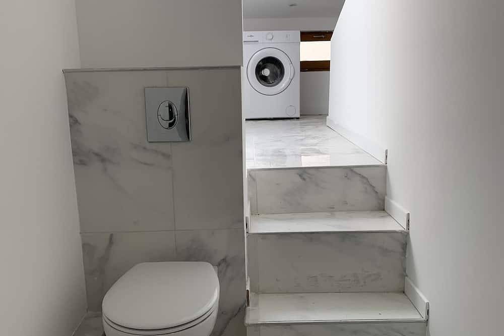 Entire apartment, Magnifique T2 Centre Pélissanne in Pélissanne, Aix-en-Provence region