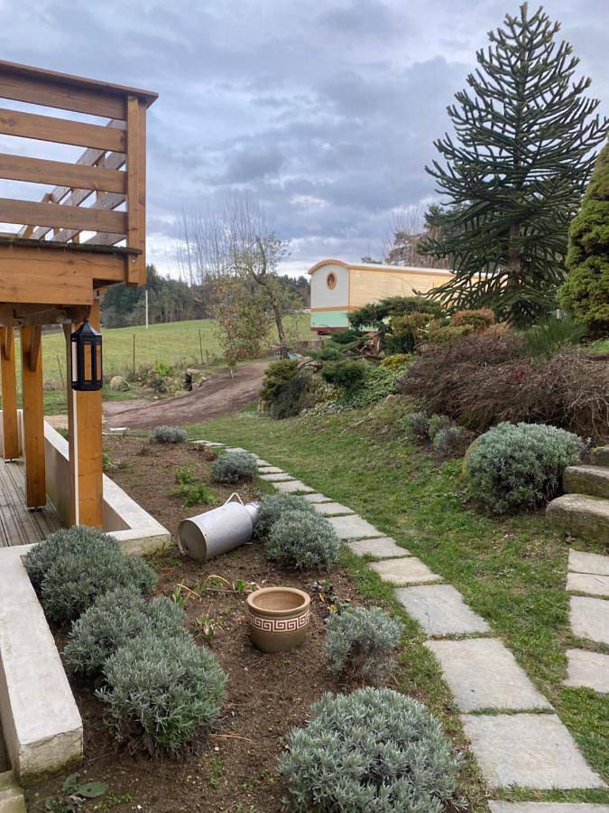 Camping pour 2 personnes, avec terrasse ainsi que jardin et jacuzzi en Haute-Loire - 4