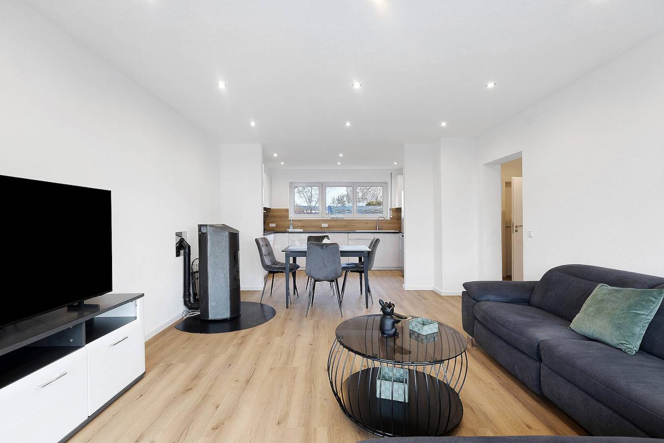 Ganze Wohnung, Apartment 1 mit privater Terrasse, Gemeinschaftsgarten und Wlan in Bad Dürrheim, Mittlerer Schwarzwald