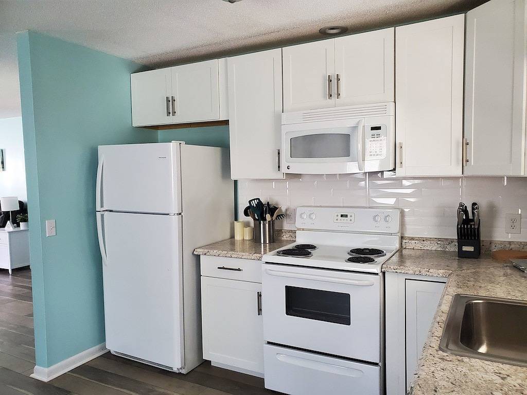 Sandy Paws - A Dog-Friendly Haven with Boat Parking on Oak Island, Nc in Oak Island (NC), Brunswick County