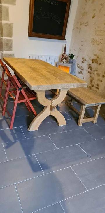 Gîte pour 6 personnes, avec terrasse et vue, animaux acceptés à Crux-la-Ville