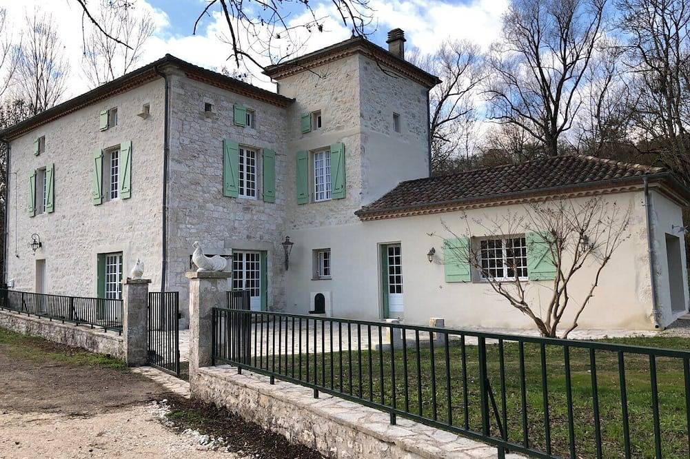 18. Mühle mit 7 Schlafzimmern, Schwimmbad, Spa und Spielen im Freien auf dem Land in Roquecor, Quercy