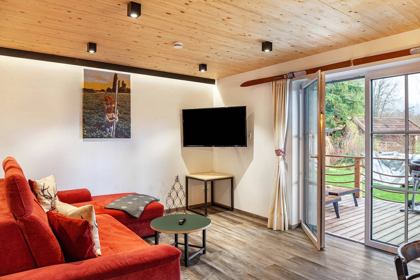 Chalet Rauschn with mountain view with whirlpool, shared sauna, terrace, balcony. in Farchant, Bavarian Alps