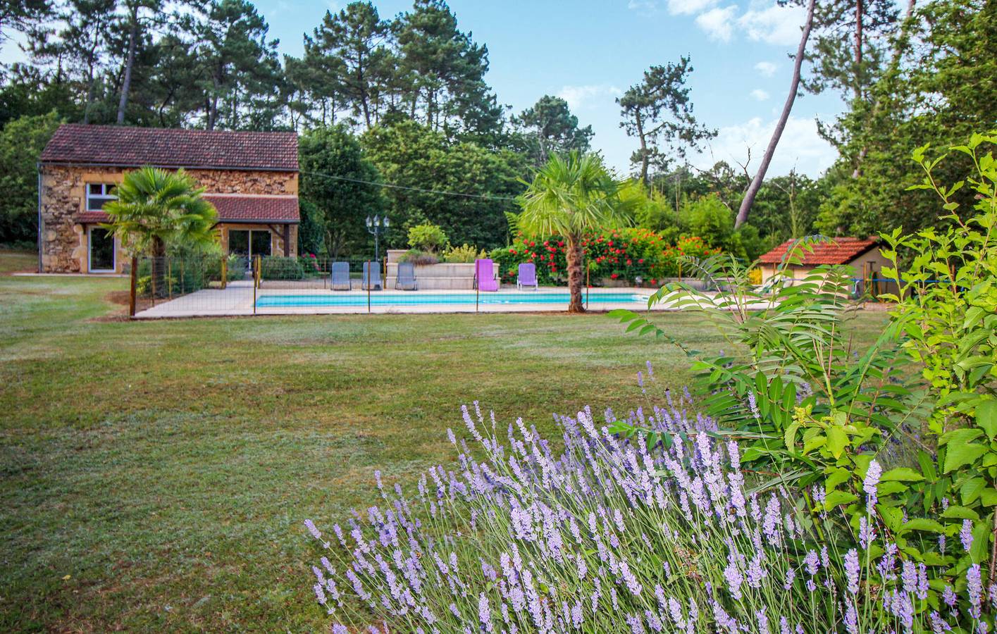 Appartement de charme avec piscine, jardin et parking in Montcabrier, Lot