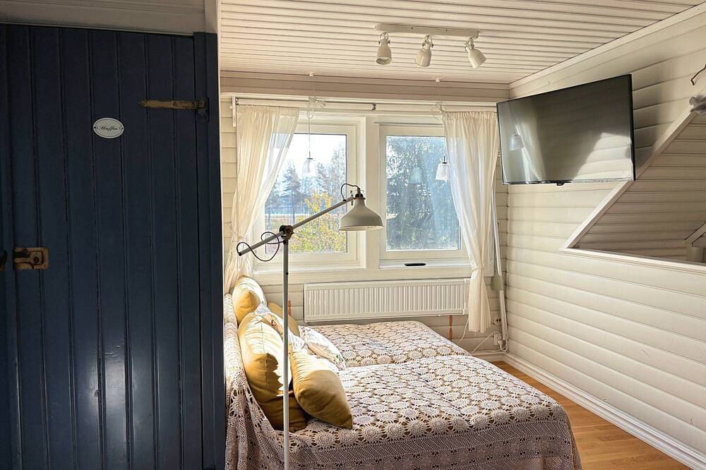 Hus Bubbarsbo – Familienferienhaus am See mit Garten & Kanu in Kolsva in Skinnskatteberg, Västmanland