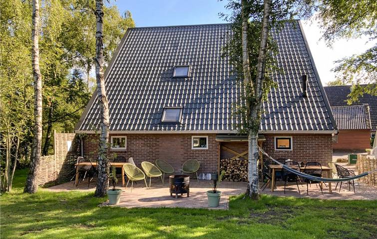 Ferienhaus für 12 Personen mit Garten in Drenthe