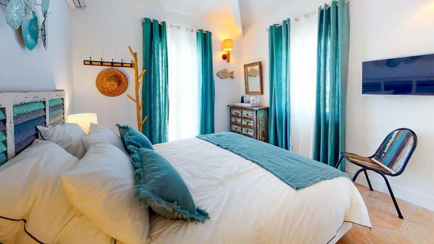 Maison d’hôte pour 2 personnes, avec sauna et jardin ainsi que piscine et vue à Fréjus - 2
