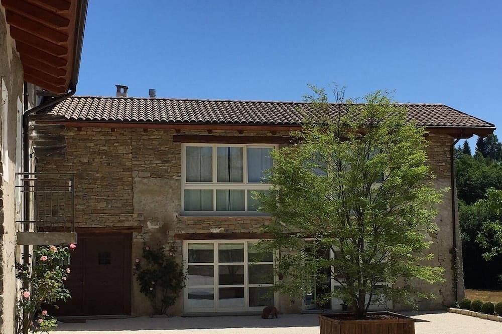 Ferme récemment rénovée dans les collines de Piedmonte avec piscine privée in Mombarcaro, Langhe
