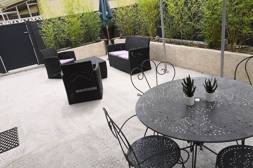 Maisonnette with swimming pool access, on the campsite in Aix-en-Provence, Mittelmeerküste (Frankreich)