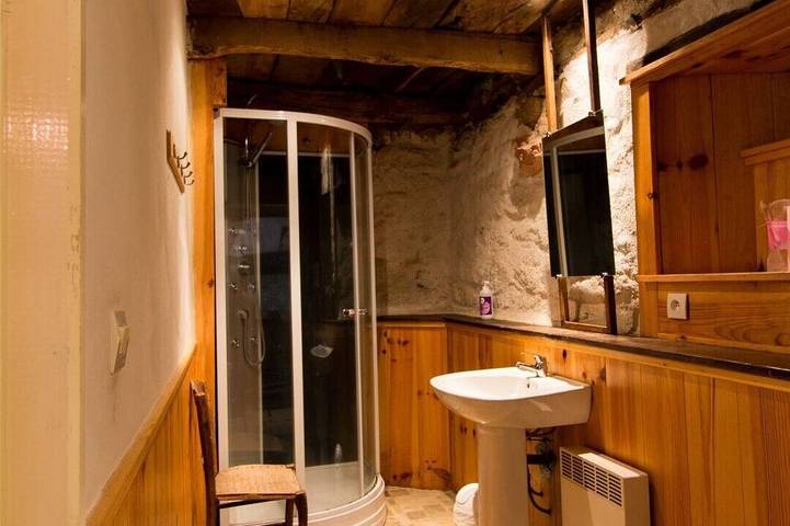 Location de vacances pour 5 personnes, avec piscine ainsi que jardin et terrasse à Hautefage - 4