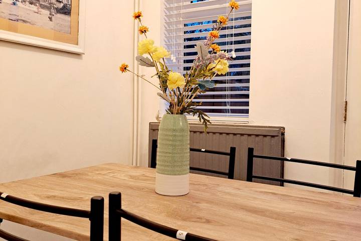 2 Bedroom House in Leeds - Sleeps 5, WiFi, Pets in Leeds, Yorkshire del Oeste