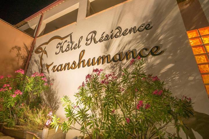 Hôtel pour 5 personnes, avec Balcon et Terrasse ainsi que Jardin et Piscine à Saint-Martin-de-Crau - 4