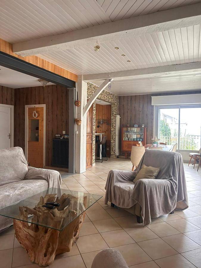 Location de vacances pour 10 personnes, avec terrasse et piscine dans Plage De La Jetee Andernos Les Bains