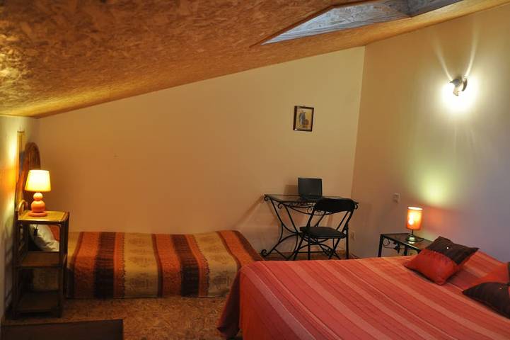 Location de vacances pour 12 personnes, avec terrasse et jardin, animaux acceptés à Puybegon - 4