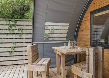 Log Cabin for 2 People in Somerset, England, Photo 3