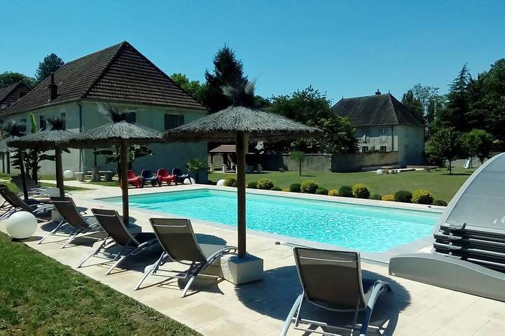 Location de vacances pour 16 personnes, avec Terrasse et Jardin à Beaujeu-Saint-Vallier-Pierrejux-et-Quitteur