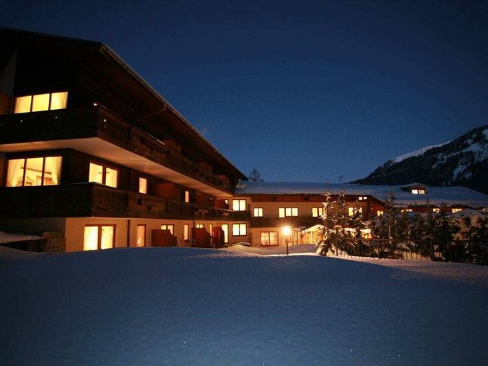 Vakantiehuis voor 4 personen, with Balkon/Terras and Balkon as well as Terras and Tuin in Mittelberg