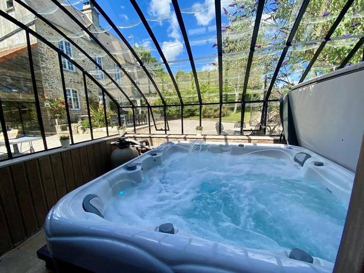 Location de vacances pour 50 personnes, avec jardin et sauna ainsi que terrasse et jacuzzi à Tamerville - 3