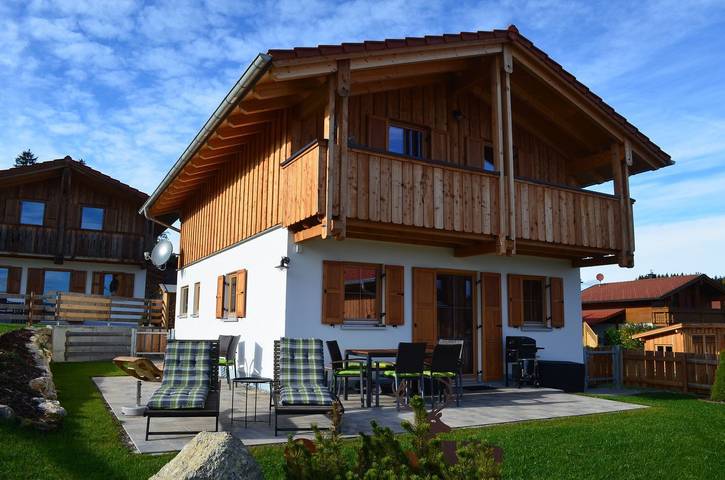 Ferienhaus für 6 Personen, mit Balkon und Terrasse sowie Garten und Sauna in Lechbruck am See