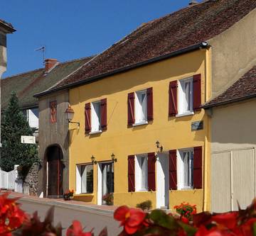 Gîte pour 14 personnes, avec terrasse, animaux acceptés à Beaubery