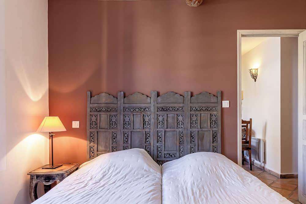 Entire apartment, Le Chef d'Escadron in Cadenet, Parc naturel régional du Luberon