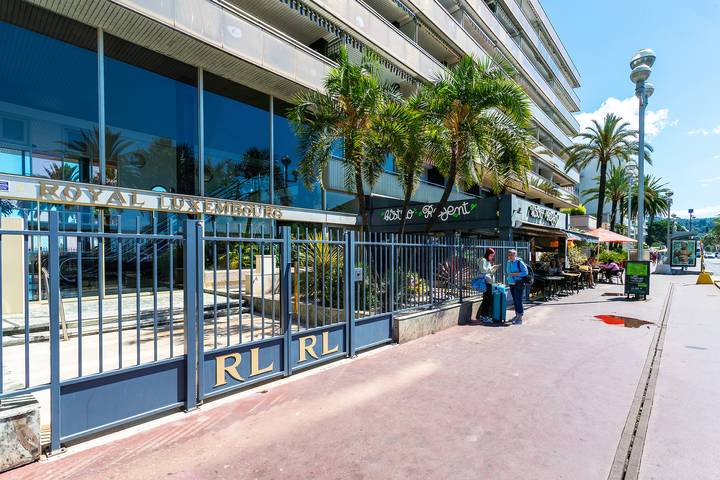 Gîte pour 3 personnes, avec piscine et balcon dans Office De Tourisme Et Des Congres De Nice - 4